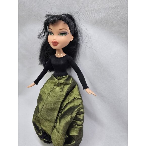 Bratz Behind the Scene Fashion Doll Amelie Haute Couture- BROKEN FINGERS READ - Picture 3 of 16